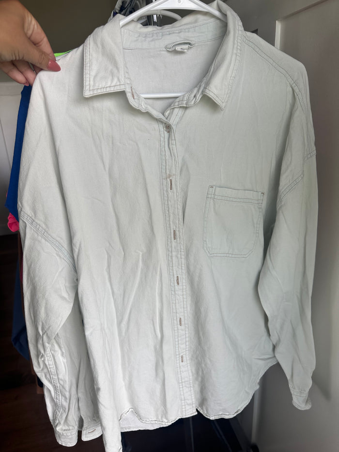 Aeropostale gently worn top XL, stain on front