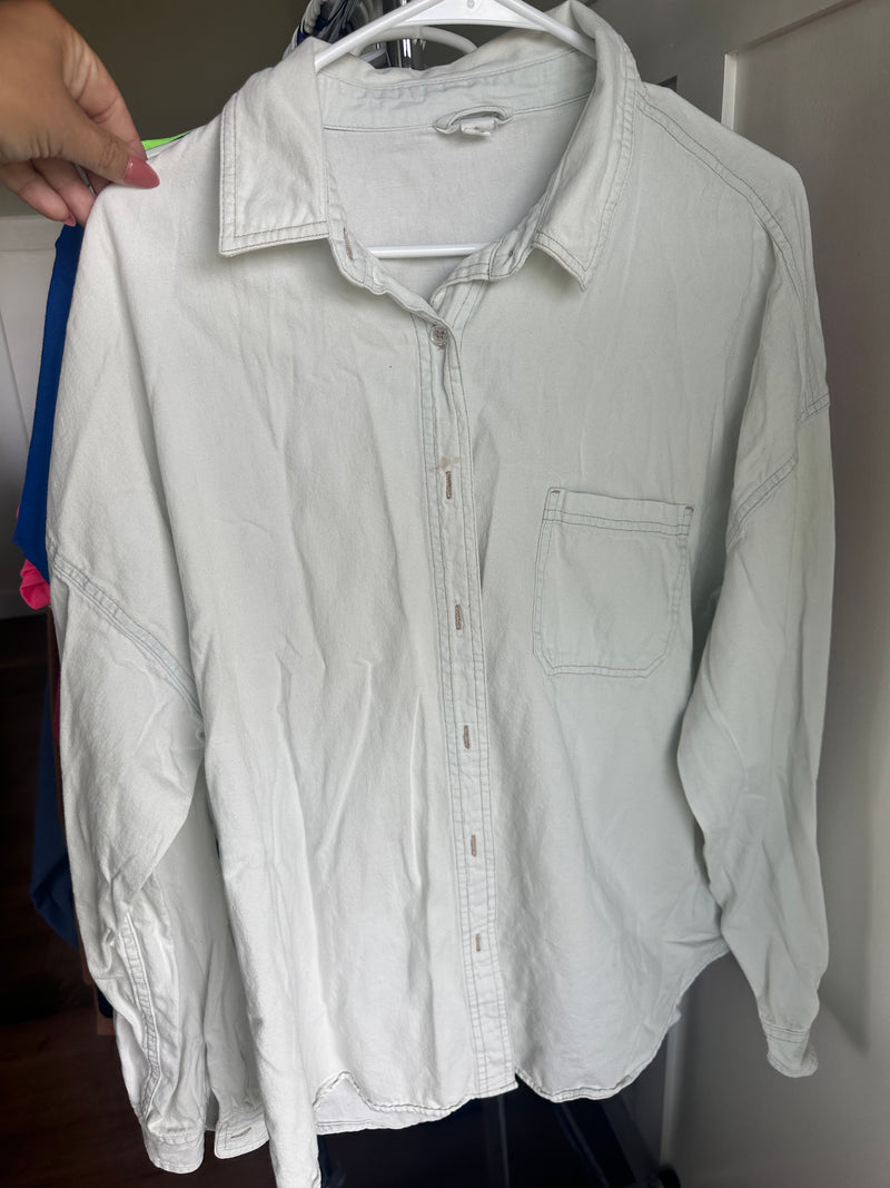 Aeropostale gently worn top XL, stain on front