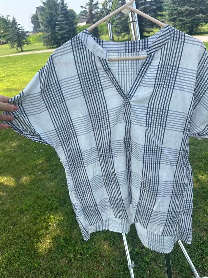 Unbranded gently worn top L