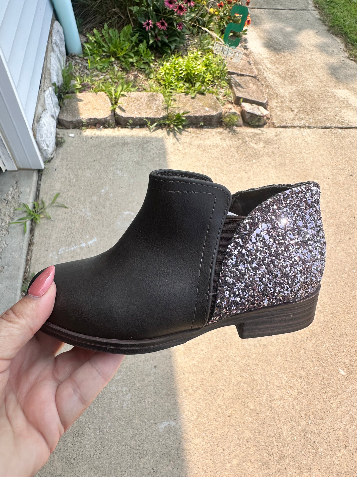NWT girls’ shoes size 10