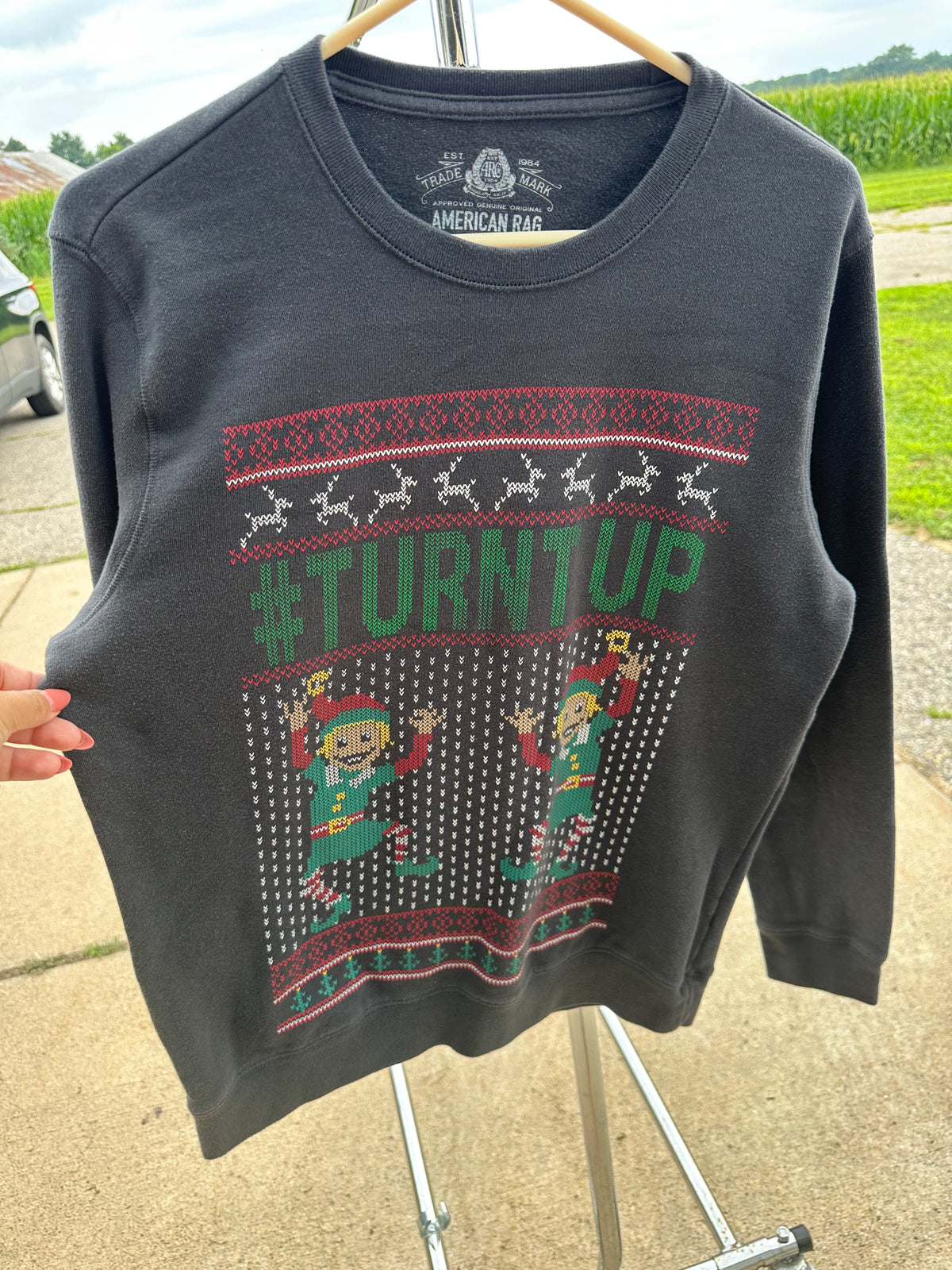 American Rag gently worn amazing Xmas sweatshirt unisex L