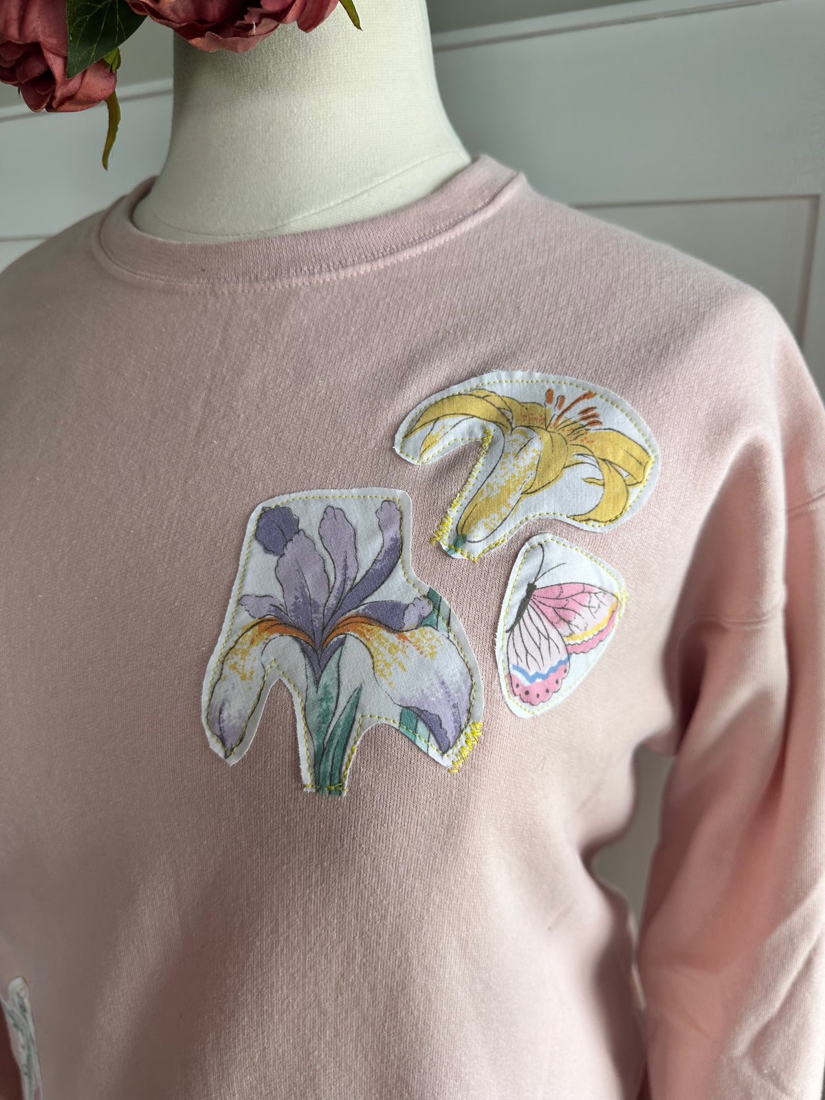Floral Applique Crewneck Sweatshirt 2