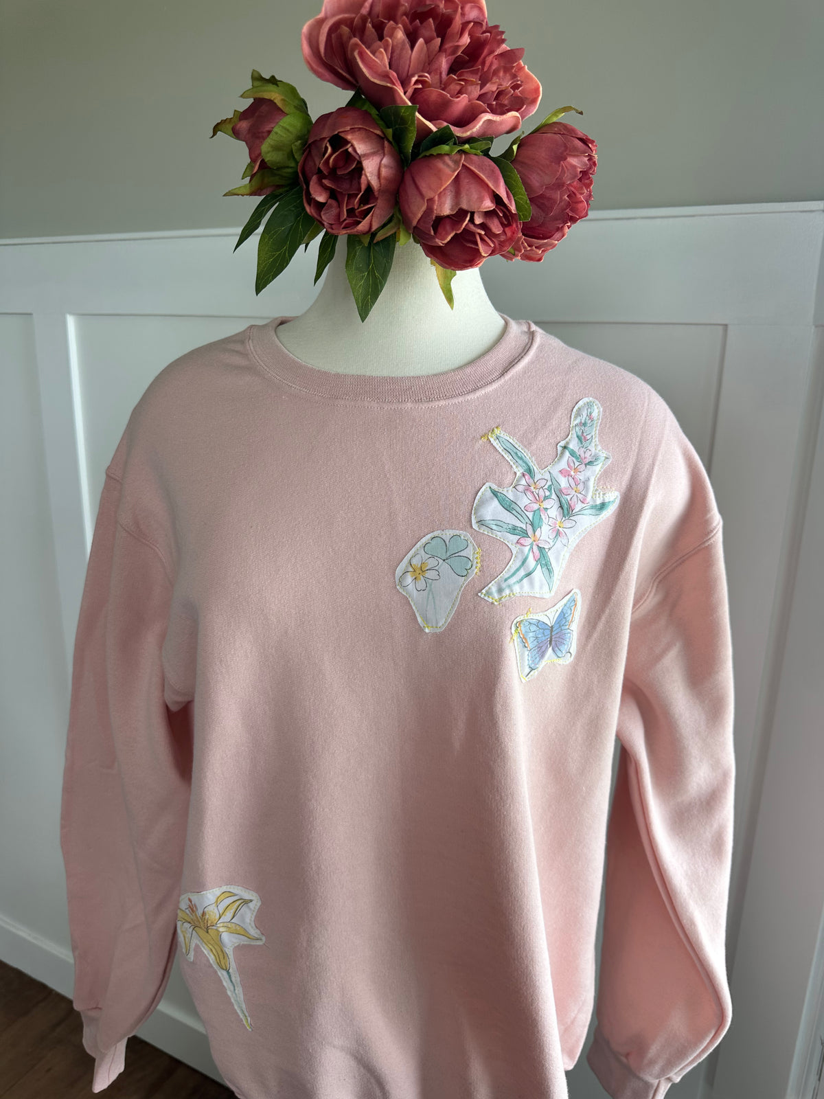 Floral Applique Crewneck Sweatshirt 1