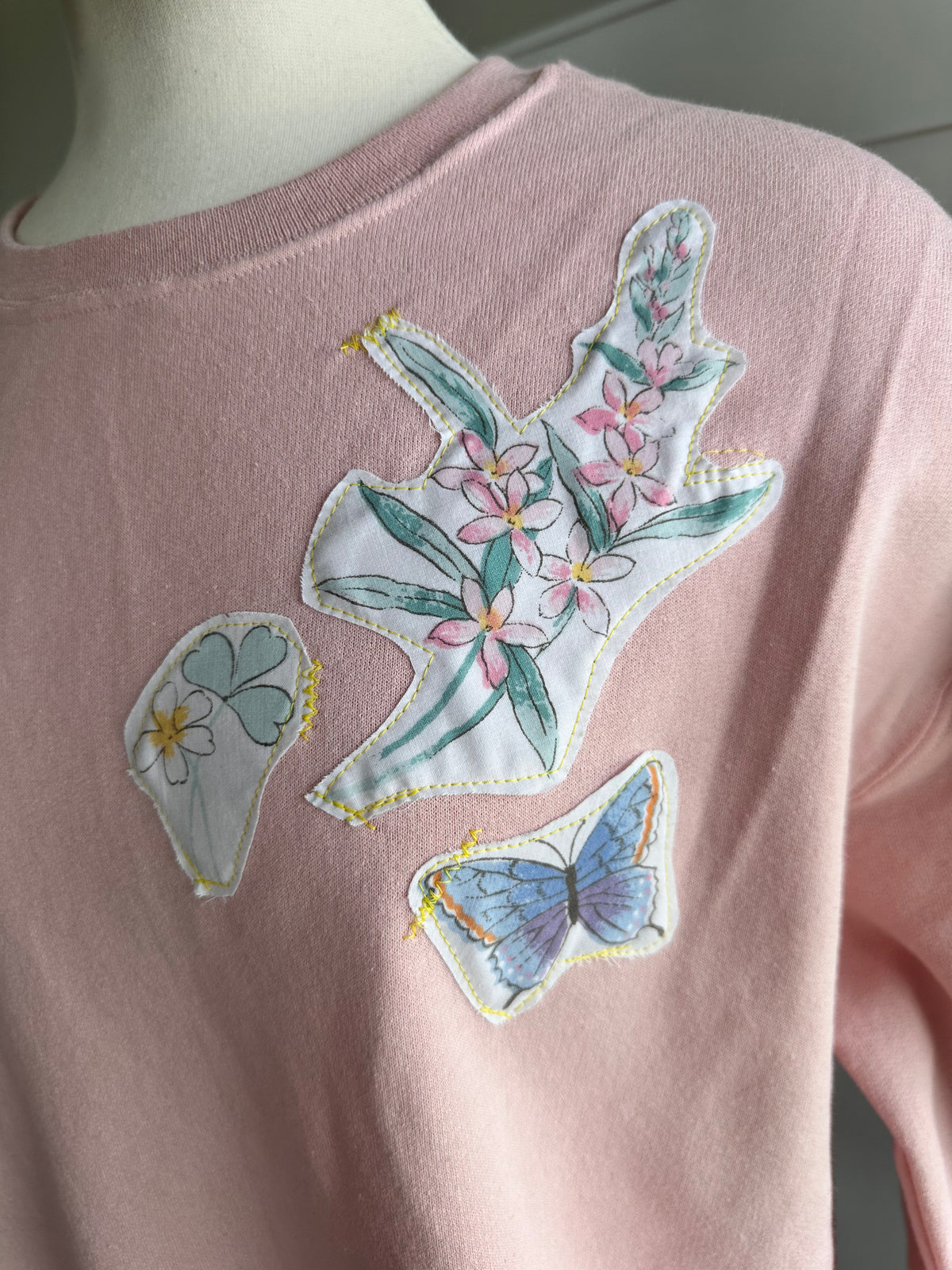Floral Applique Crewneck Sweatshirt 1