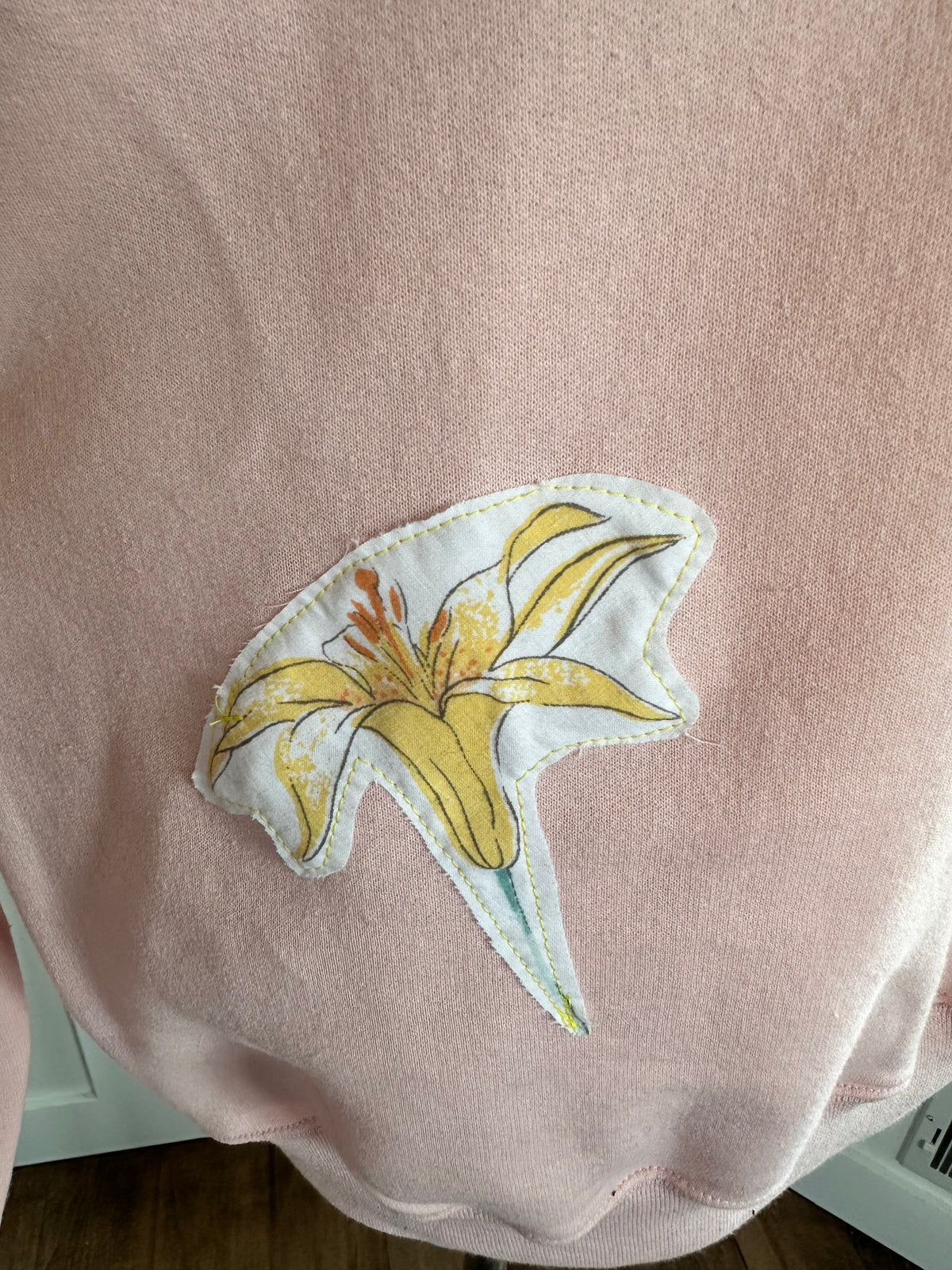 Floral Applique Crewneck Sweatshirt 1